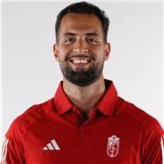 Entrenador personal certificado con 8 años de experiencia ayudando a personas como tú a alcanzar su objetivos de salud y bienestar